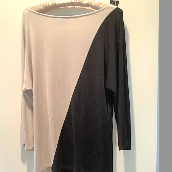 Chicos - Classic Travelers Black and Ecru Colorblock Assymetric top Size 1 1/2 - Picture 5 of 9